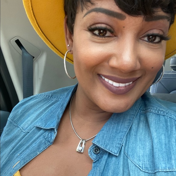 Shopaholic I am 👜👠🛍💝 - Picture 2 of 3